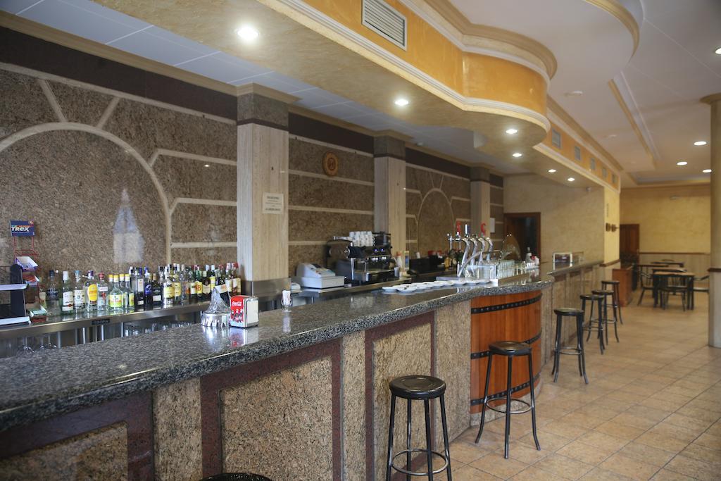 Hostal Restaurante Cuatro Caminos Calera y Chozas Εξωτερικό φωτογραφία